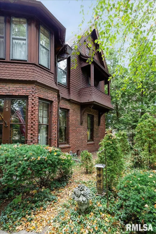 Galesburg, IL 61401,738 N BROAD ST