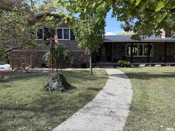 524 LAKESIDE DR, Taylorville, IL 62568