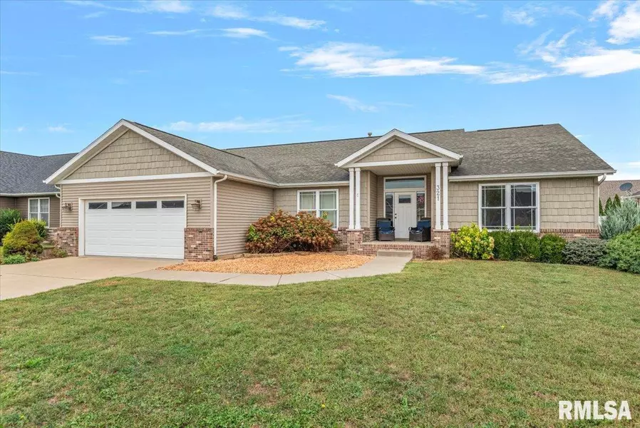 321 Hershiser LN, Chatham, IL 62629