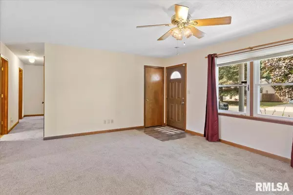 Auburn, IL 62615,109 Violet ST