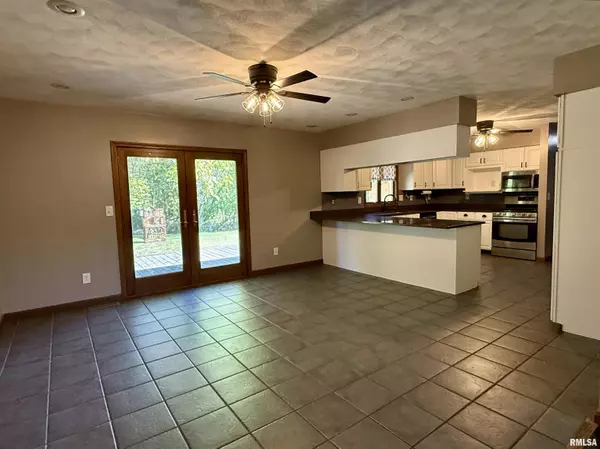 Knoxville, IL 61448,107 OAKVIEW DR