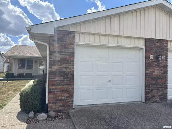 Taylorville, IL 62568,100 Heights AVE #9