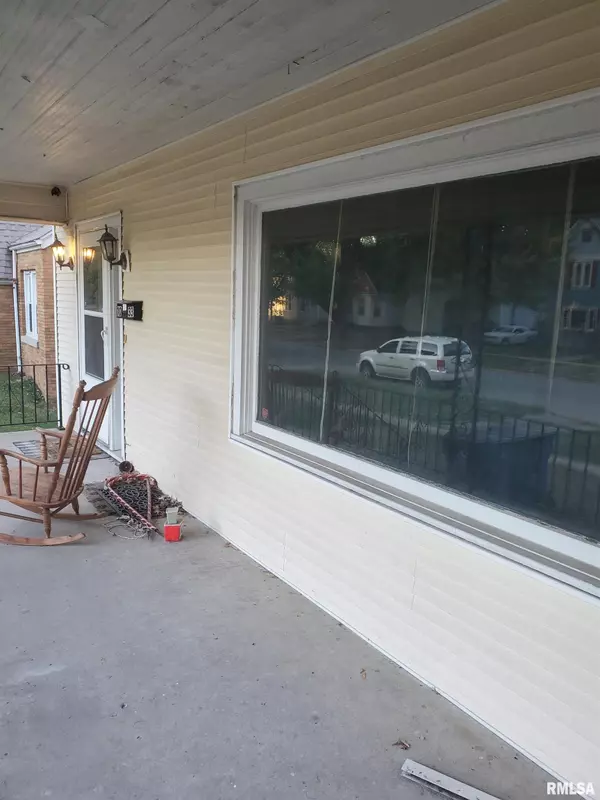 Springfield, IL 62702,1033 N 8TH ST