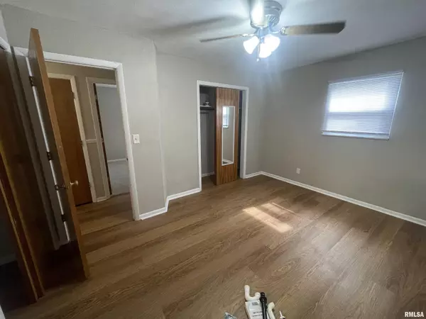 Springfield, IL 62702,25 ROYAL RD