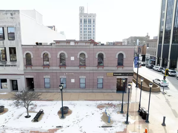 15 S Old State Capitol PLZ #Space 2, Springfield, IL 62701