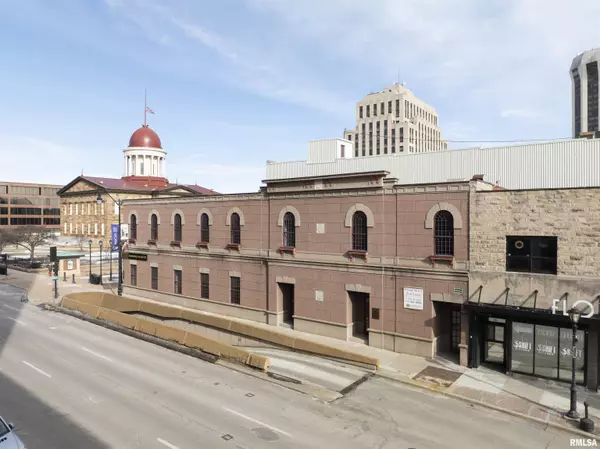 Springfield, IL 62701,15 S Old State Capitol PLZ #Space 2