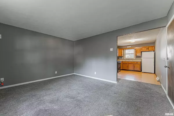 Delavan, IL 61734,102 E 8TH ST