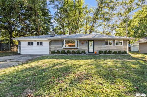 1 BIRCH DR, Chatham, IL 62629