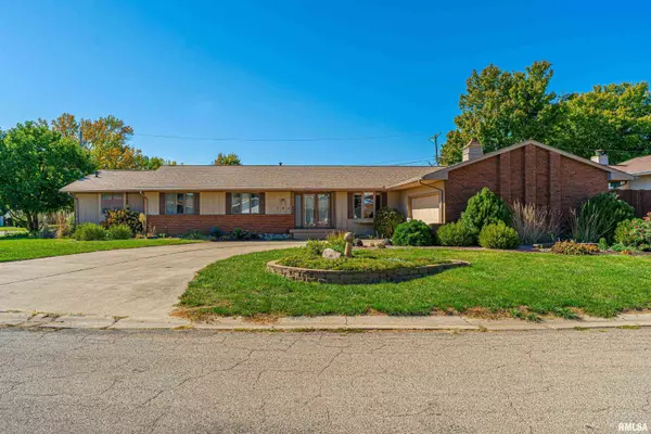 Lincoln, IL 62656,102 CRESTWOOD DR