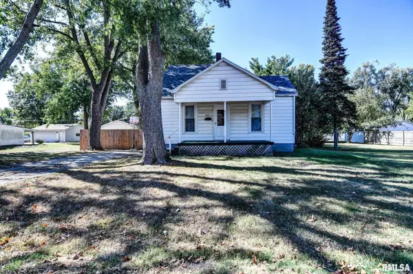 625 N SILVER ST, Taylorville, IL 62568