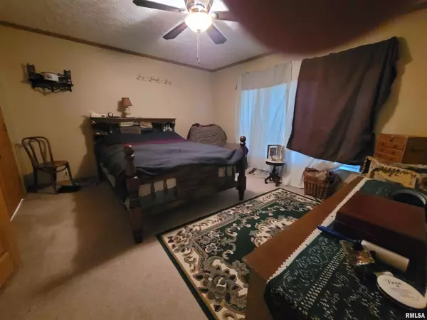 Colchester, IL 62326,427 N HUN ST