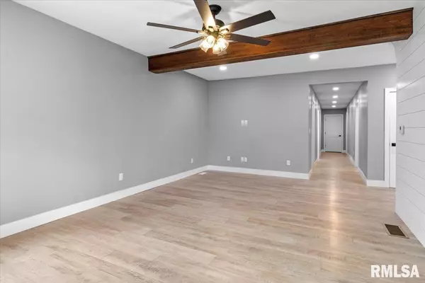 Auburn, IL 62615,446 N 7TH ST