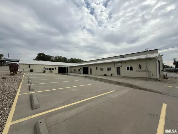 711 S FRONT ST, Quincy, IL 62301