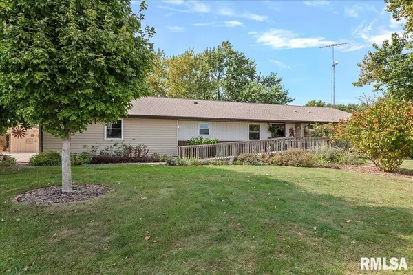 3179 N Pleasant Plains RD, Pleasant Plains, IL 62677
