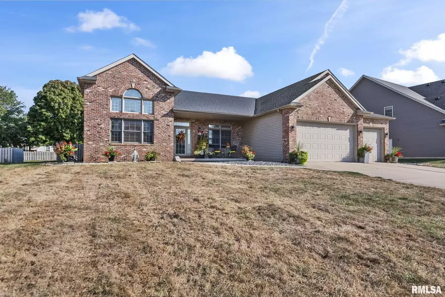 120 HEATHERSTONE DR, Chatham, IL 62629