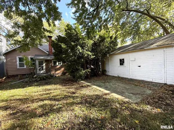 Galesburg, IL 61401,852 MAPLE AVE