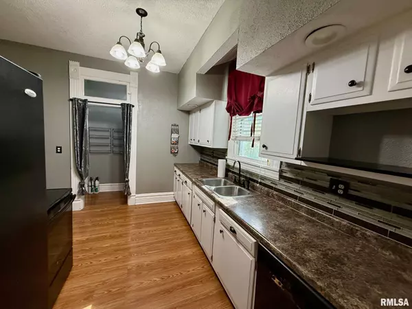 Petersburg, IL 62675,212 S 9TH ST