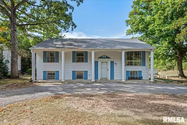 Girard, IL 62640,30571 WALNUT DR