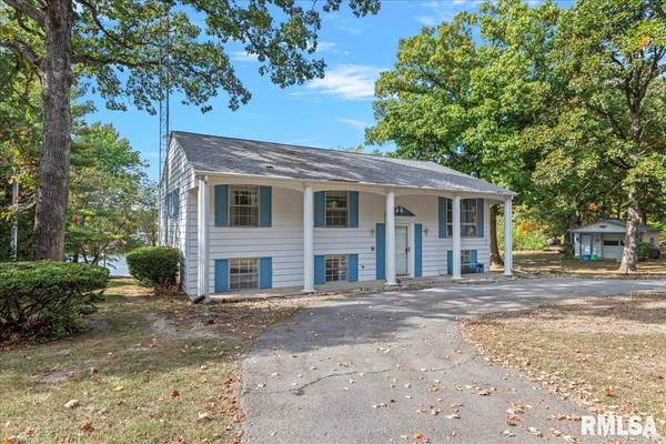 30571 WALNUT DR, Girard, IL 62640