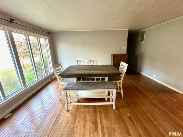 Jacksonville, IL 62650,207 MOUND PL