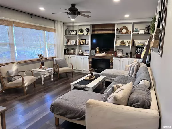 Jacksonville, IL 62650,400 Massey LN