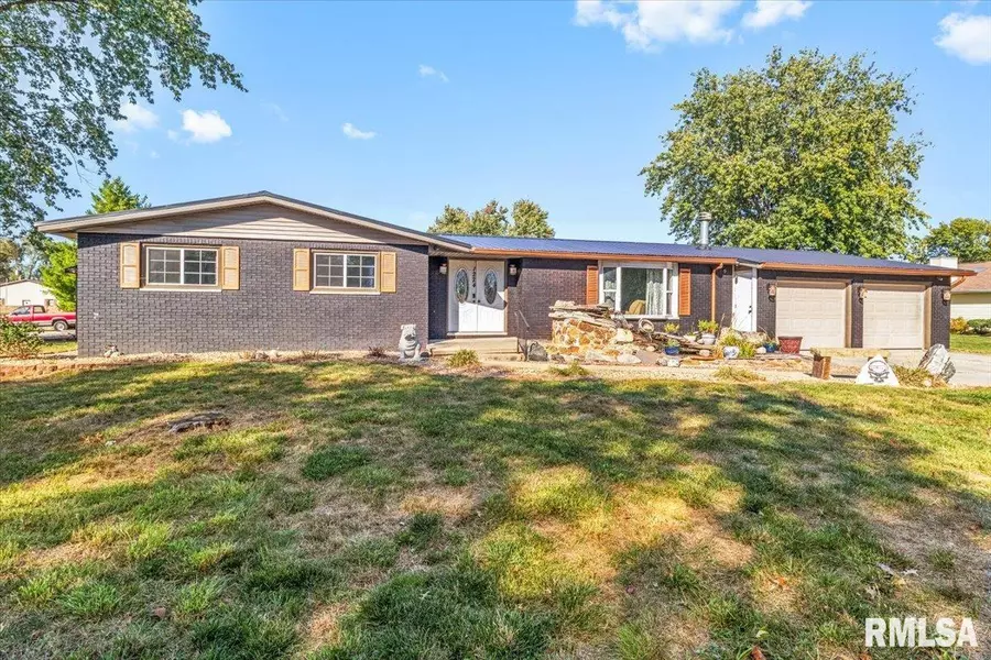 1224 COMMANCHE RD, Auburn, IL 62615