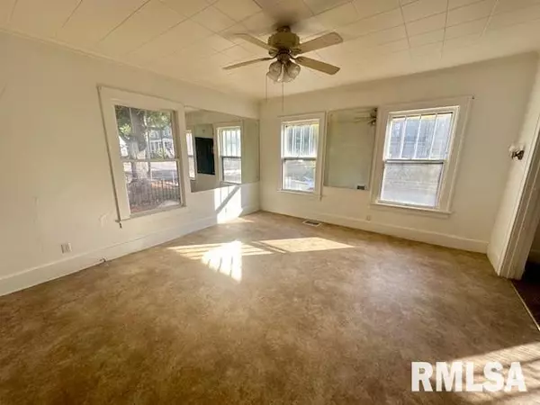 Taylorville, IL 62568,221 E ADAMS ST