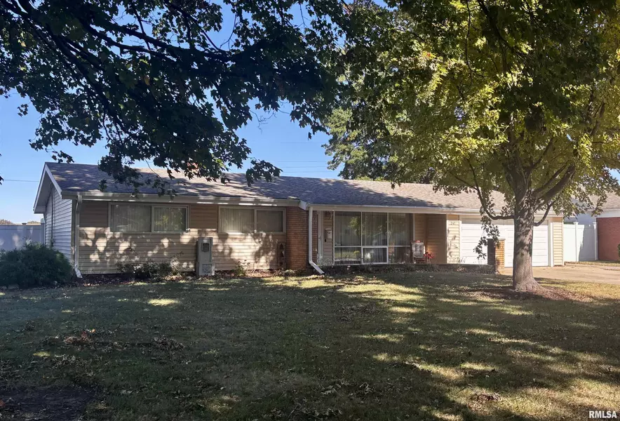 241 CIRCLE DR, Galesburg, IL 61401