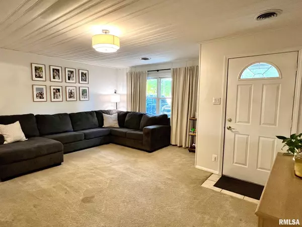 Jacksonville, IL 62650,107 E MICHIGAN AVE