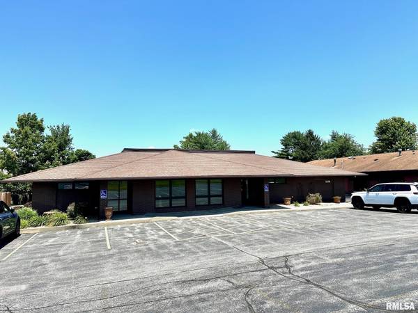 1608 W LAFAYETTE AVE, Jacksonville, IL 62650