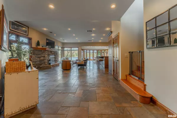 Lincoln, IL 62656,4 COTTONWOOD LN