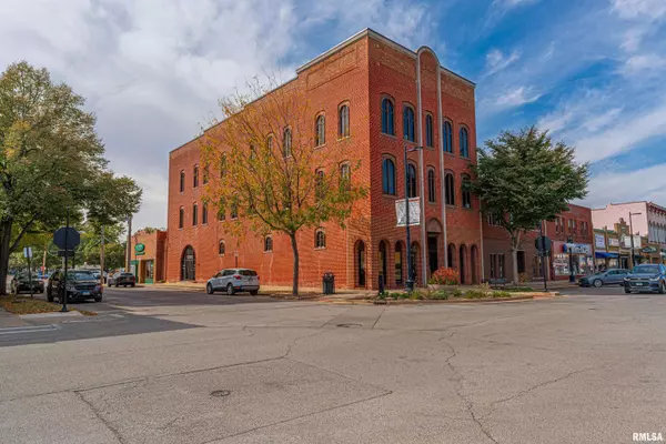 Lincoln, IL 62656,207 S MCLEAN ST