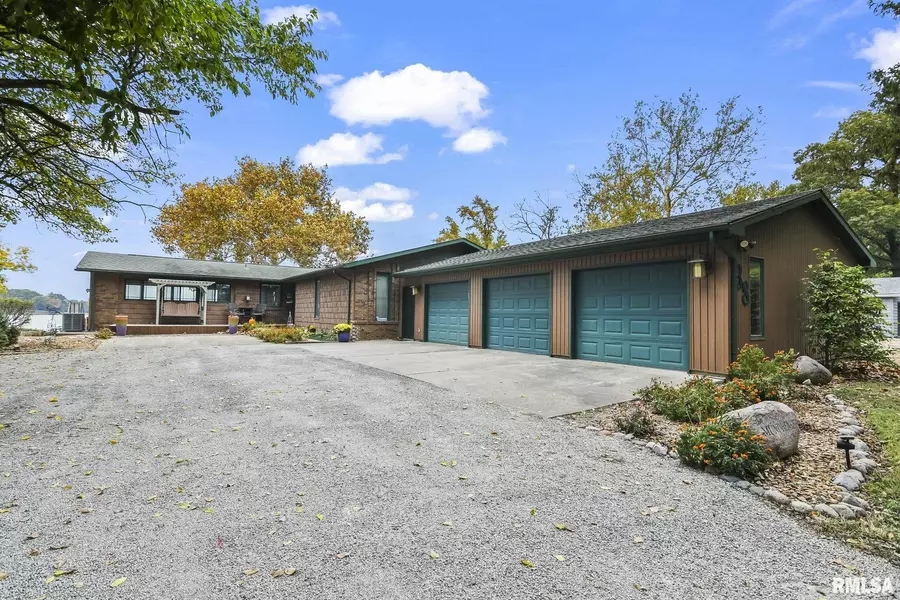 38 N Cotton Hill LN, Springfield, IL 62712