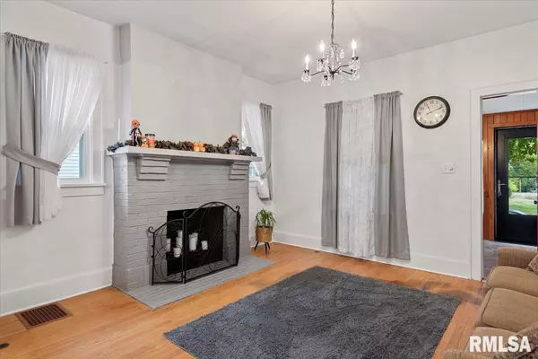 Jacksonville, IL 62650,121 CITY PL