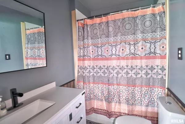 Taylorville, IL 62568,402 E ADAMS ST