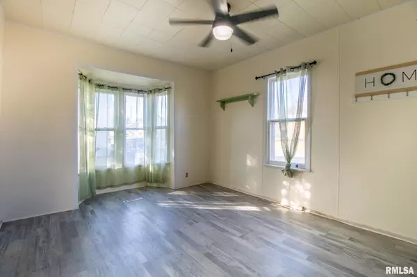 Abingdon, IL 61410,206 W LOWER ST