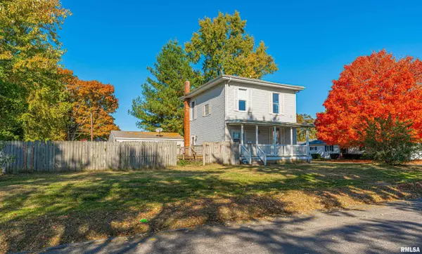 402 3RD ST, Lincoln, IL 62656