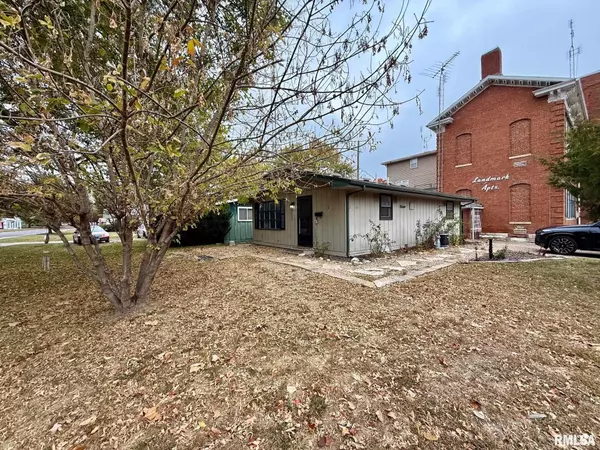 Petersburg, IL 62675,211 E TAYLOR ST