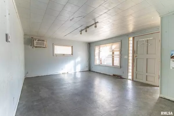 Abingdon, IL 61410,204 E ADAMS ST