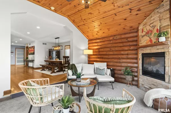 Petersburg, IL 62675,302 DOGWOOD PL