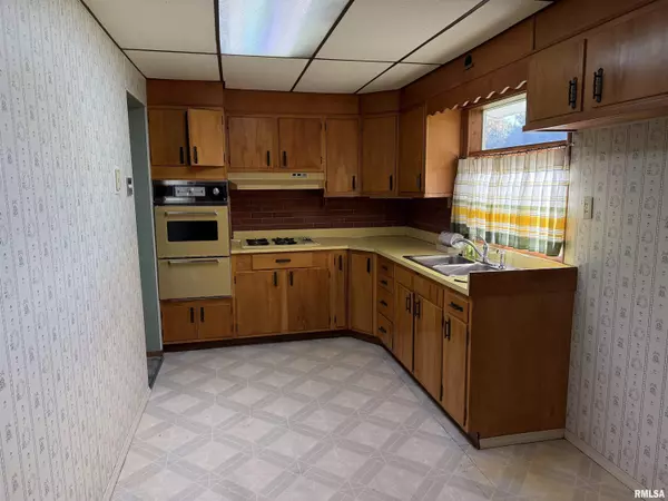 Quincy, IL 62305,2414 MONROE ST