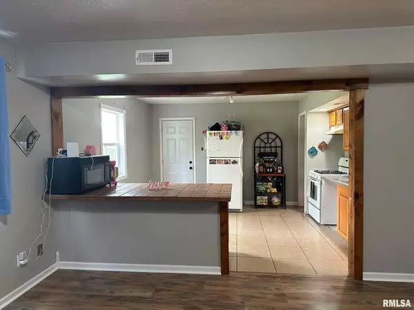 Girard, IL 62640,207 Brenda LN