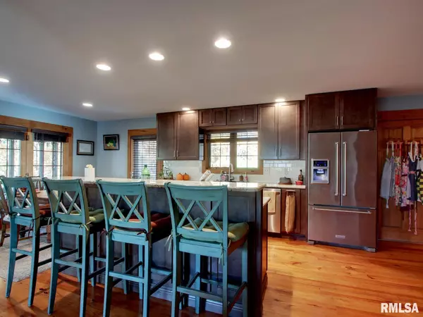 Quincy, IL 62301,911 RIDGEWOOD DR