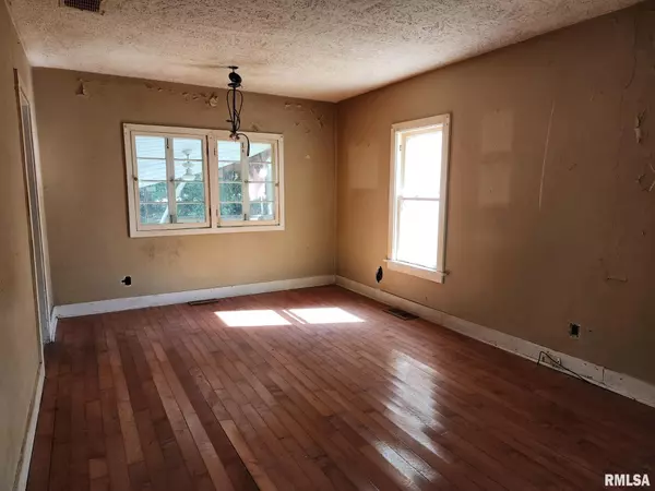 Springfield, IL 62701,1330 N Ledlie AVE