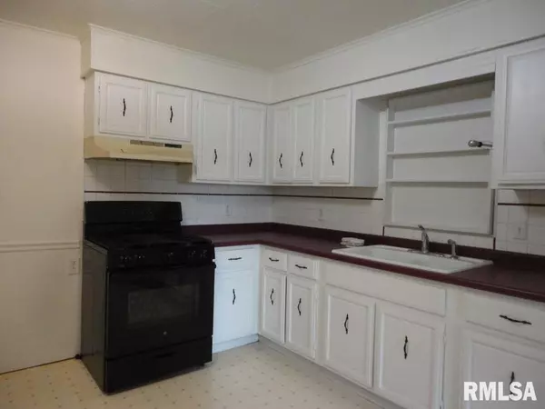 Taylorville, IL 62568,923 HAWLEY AVE