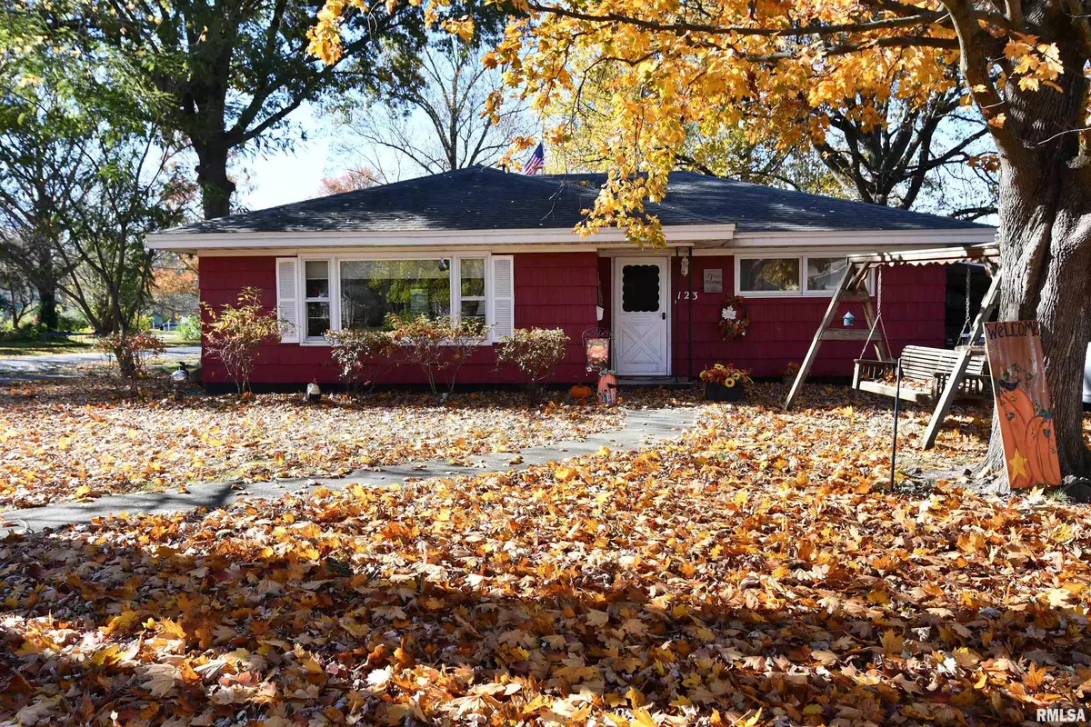 Girard, IL 62640,123 S 6TH ST