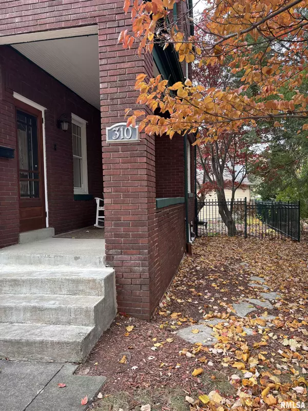 Jacksonville, IL 62650,310 WOODLAND PL