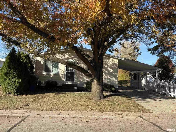 3017 Rivendel DR, Springfield, IL 62702