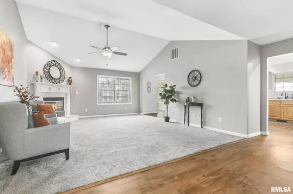 Chatham, IL 62629,1419 REDWOOD DR