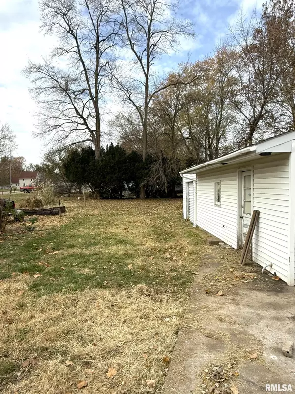 Galesburg, IL 61401,376 PINE ST